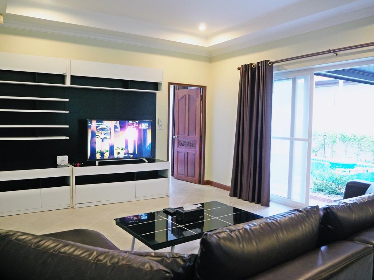 The Beach Pool Villa Pattaya Exterior photo