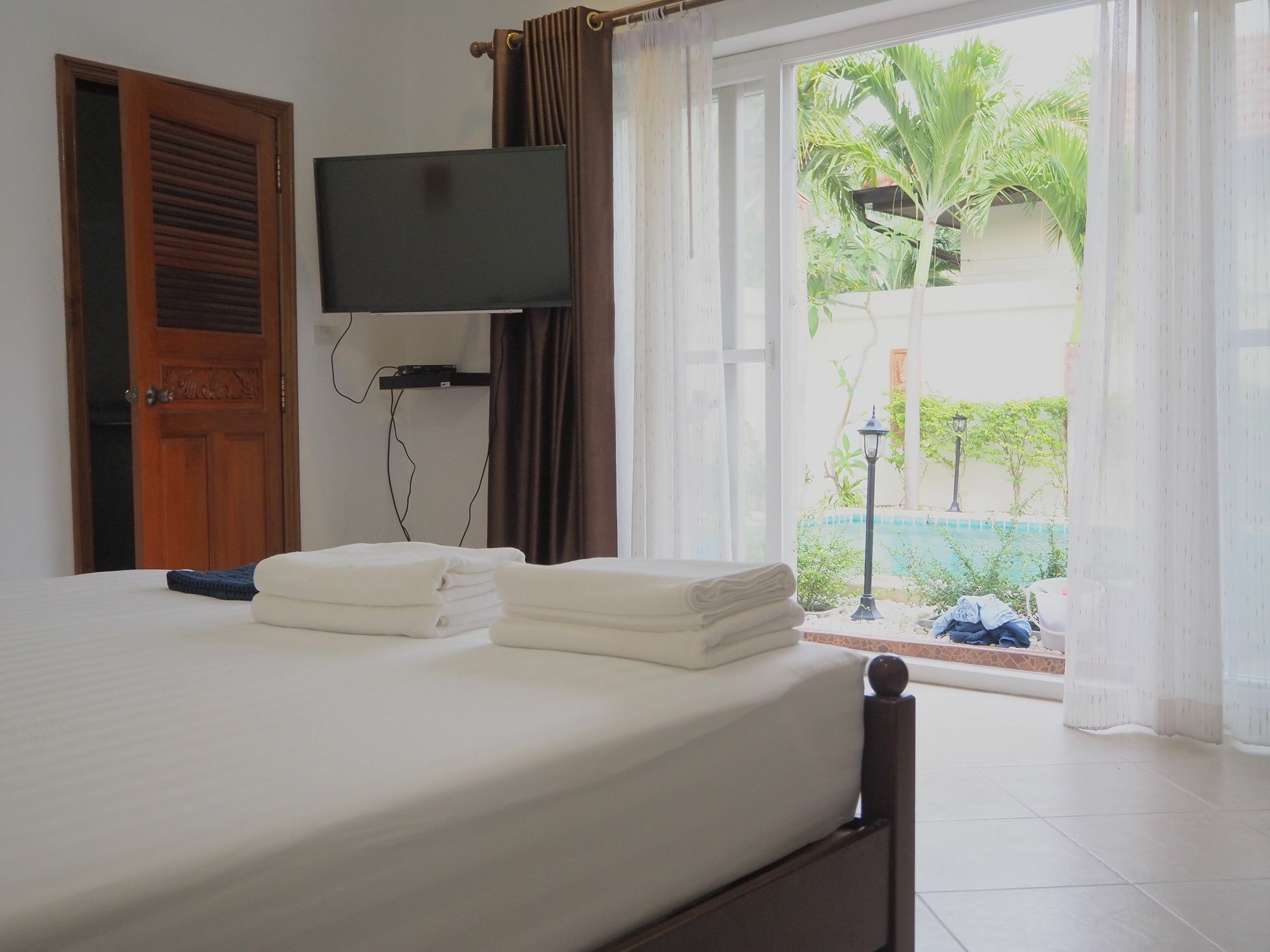 The Beach Pool Villa Pattaya Exterior photo